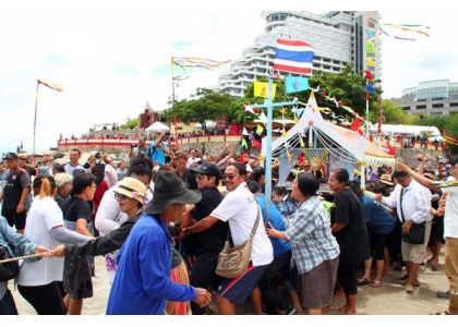 2017–09-25 华欣传统海祭花船沉海保平安